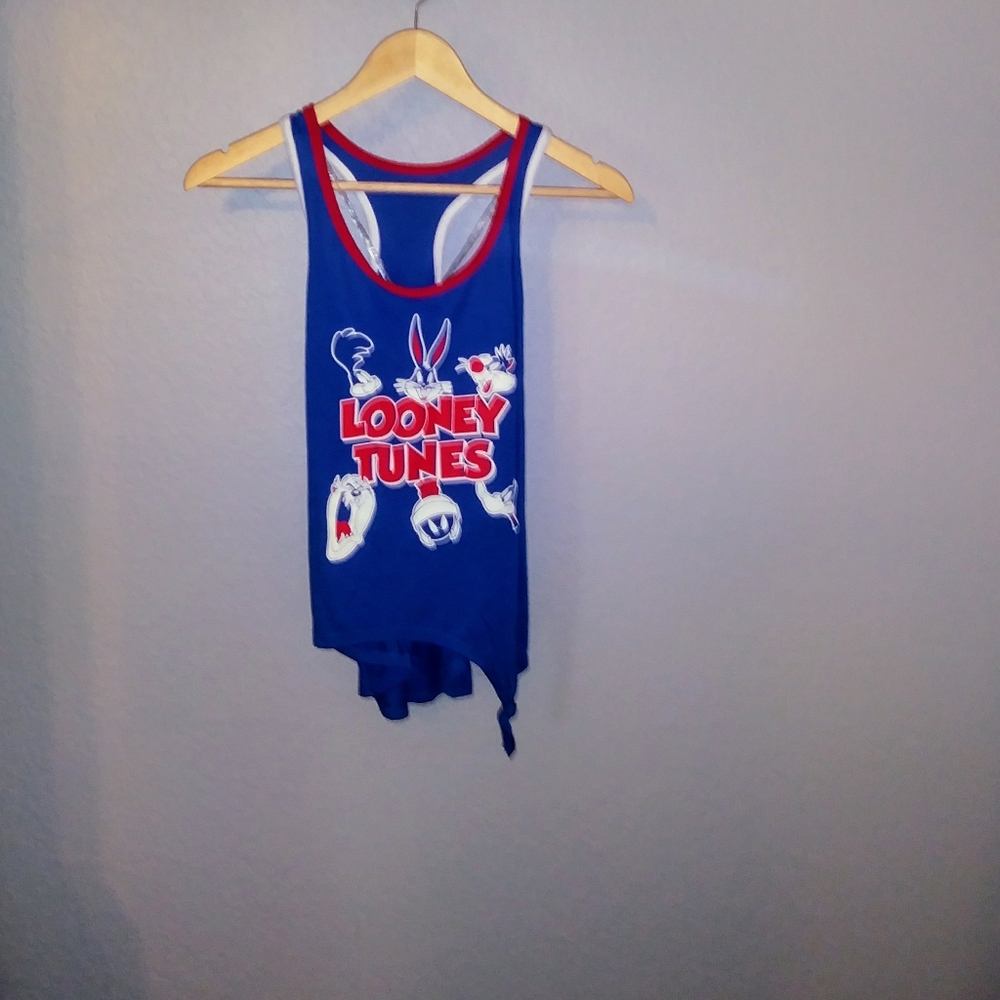 NWT-Womans graphic tank-L